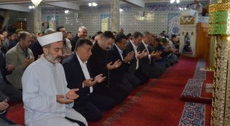 Vali Tavlı ve Büyükşehir Belediye Başkanı Doğan, selden etkilenen Havza'da vatandaşlarla bayramlaştı