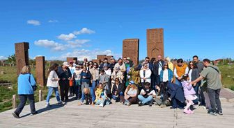 Ahlat Selçuklu Mezarlığı'nda Kurban Bayramı yoğunluğu