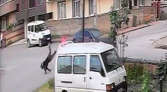 İnegöl'de Motosikletli Kurye Otomobil ile Çarpıştı