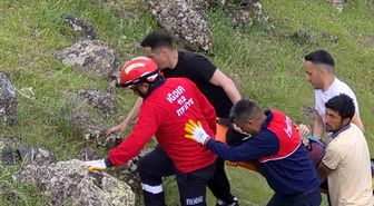 Iğdır'da otomobil uçuruma yuvarlandı: 4 yaralı