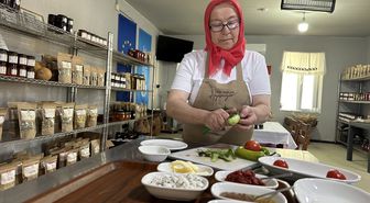 Kaz Dağları'nın eteklerinde kooperatif kuran kadınlar emeklerini gelire dönüştürüyor