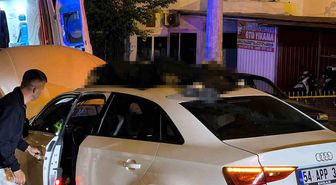 Kazada otomobilin üzerine savrulan motosiklet sürücüsü hayatını kaybetti