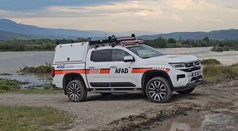 Kelkit Çayına düşen araçtaki 4 akrabadan 2'si kayboldu