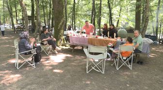 Kurban Bayramı'nda Belgrad Ormanı'na gelenler piknik yapıp mangal yaktı