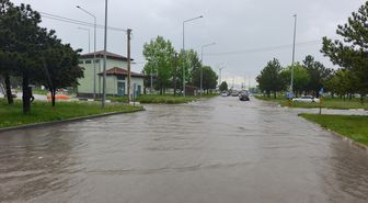 Kütahya'da dolu ve sağanak etkili oldu