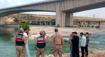 Piknik yapan 8 kişi sular yükselince mahsur kaldı