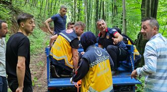 Sakarya'da ormanlık alanda kayaların üzerine düşen motosiklet sürücüsü yaralandı