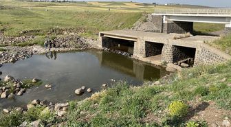 Şanlıurfa'da dereye giren çocuk boğulma tehlikesi geçirdi