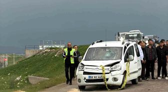 Ticari araç koyun sürüsüne daldı: Çoban öldü, 9 koyun telef oldu
