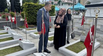 Vali Şahin'den Kurban Bayramı'nda Şehitlik Ziyareti