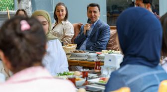 Tunceli Valisi Şefik Aygöl'den öğrencilere bayram sürprizi