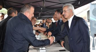 Bakan Uraloğlu Akçaabat'ta bayramlaştı