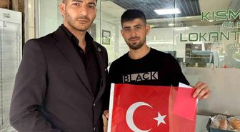 Ülkü Ocakları'ndan Bayramda Şehit Anma ve Bayrak Dağıtımı