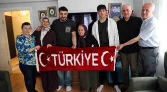 Garnizon Komutanı ve eşi şehit annesinin bayramını kutladı