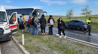 Aksaray'da refüje çarpan tur otobüsündeki 16 kişi yaralandı
