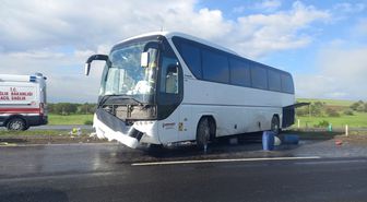 Aksaray'da tur otobüsü kaza yaptı: 16 yaralı