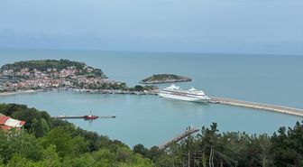 "Astoria Grande" kruvaziyeri 1079 yolcusuyla Amasra'ya geldi