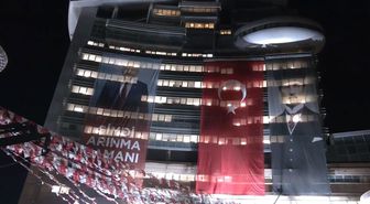 CHP Genel Merkezi'ne Kılıçdaroğlu'nun "Şimdi arınma zamanı" yazılı posteri asıldı