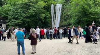 Erfelek Tatlıca Şelaleleri Tabiat Parkı'nda bayram yoğunluğu yaşanıyor