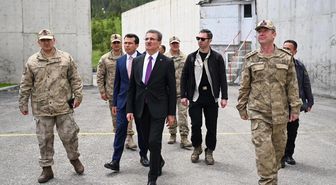 Erzurum Valisi Aydın Baruş, karakollarda görev yapan Mehmetçikle bayramlaştı