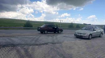 İki otomobilin çarpıştığı kazada bir kişi yaralandı