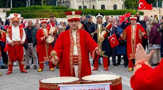 İstanbul'da fetih coşkusu! Mehteran gösterisine yoğun ilgi