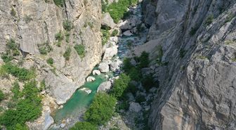 Kahramanmaraş'ta nehirde kaybolan kişiyi arama çalışmaları sürüyor