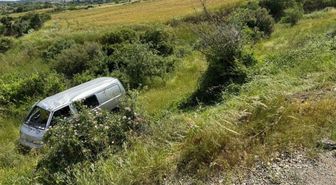 Keşan'da Kamyonet Şarampole Yuvarlandı: 2 Yaralı