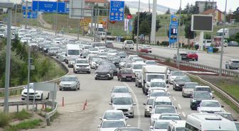 'Kilit kavşak' Kırıkkale'de bayram dönüşü trafiği başladı