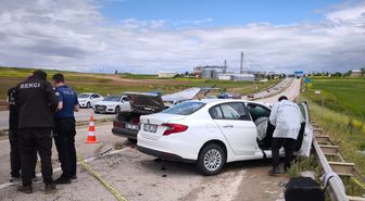 Kırıkkale'de iki otomobilin çarpıştığı kazada 1 kişi öldü, 8 kişi yaralandı