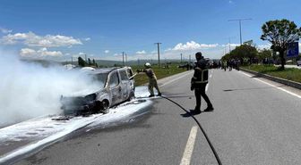 Muş'ta seyir halindeki araç alev alev yandı