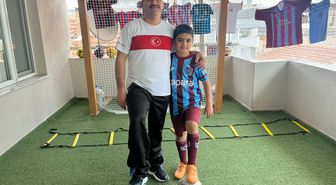 Baba, Oğluna Evde Mini Futbol Sahası Kurdu