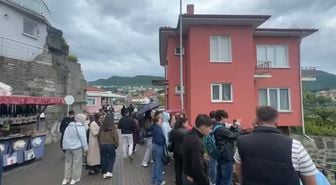 Sağanağın etkili olduğu Amasra'da bayram yoğunluğu