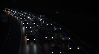 Tatilcilerin dönüşe geçmesiyle Anadolu Otoyolu ve D-100 kara yolunun Bolu kesiminde yoğunluk oluştu
