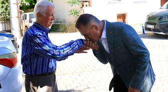 Muğla Valisi Akbıyık, Şehit Binbaşı Kıvanç Cesur'un Ailesini Bayramda Ziyaret Etti