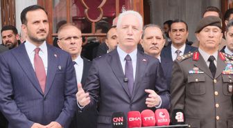 İstanbul Valisi Davut Gül, Fatih Sultan Mehmet'in Türbesini Ziyaret Etti