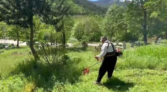 Vatandaşın gönüllü mezarlık temizliği takdir topladı
