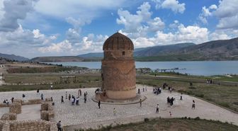 12 bin yıllık geçmişe sahip Hasankeyf'te bayram yoğunluğu