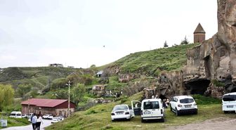 Ahlat'ın tarihi ve doğal güzelliklere bayram ilgisi