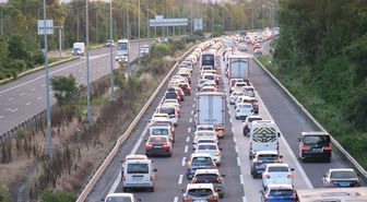 Anadolu Otoyolu Düzce geçişinde trafik durma noktasında