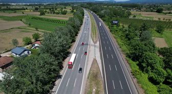 Anadolu Otoyolu Sakarya geçişinde trafik havadan görüntülendi