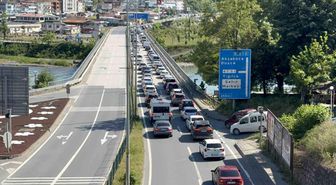 Bayram dönüşü trafik kilitlendi