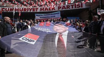 CHP'deki 'Halkla Bayramlaşma' programı dolayısıyla partililer genel merkeze gelmeye başladı