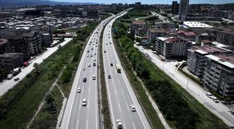 İstanbul-İzmir Otoyolu'nda bayram tatili dönüşünde yoğunluk yaşanıyor