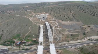 Kafkasya ve Orta Doğu'ya ulaşımı güçlendirecek Ankara-Kırıkkale-Delice Otoyolu'nda çalışmalar hızlandı