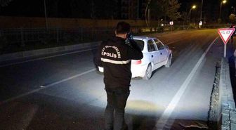 Malatya'da iki aracın çarptığı yaya hayatını kaybetti