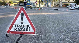 Ölüm virajında motosiklet takla attı: 1 ölü