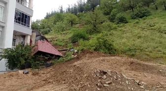 Osmaniye'de toprak kayması: Prefabrik ev devrildi, traktör göçük altında kaldı