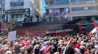Özgür Özel'den sert çağrı: Derhal kurultay yapılmalı, parti seçilmiş genel başkana kavuşturulmalı