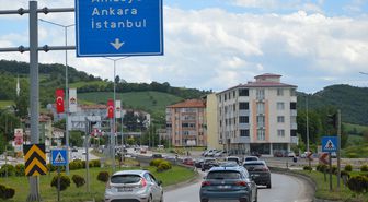 Samsun-Ankara kara yolu Havza geçişinde bayram dönüşü yoğunluk yaşanıyor